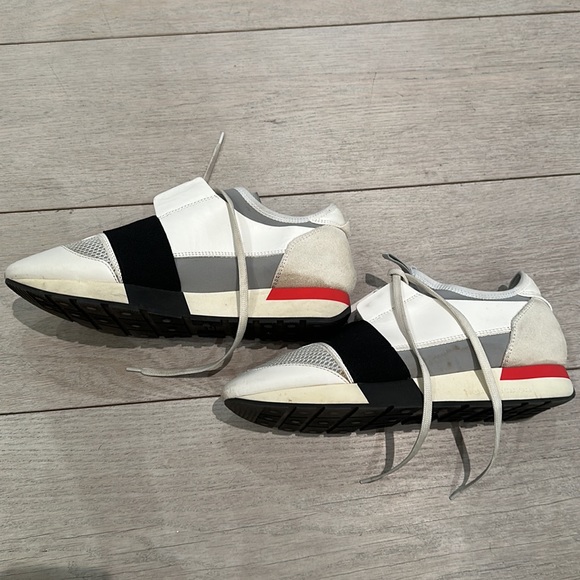 Balenciaga sneakers. Size 8. White with black band & red stripe on sole - Picture 2 of 4
